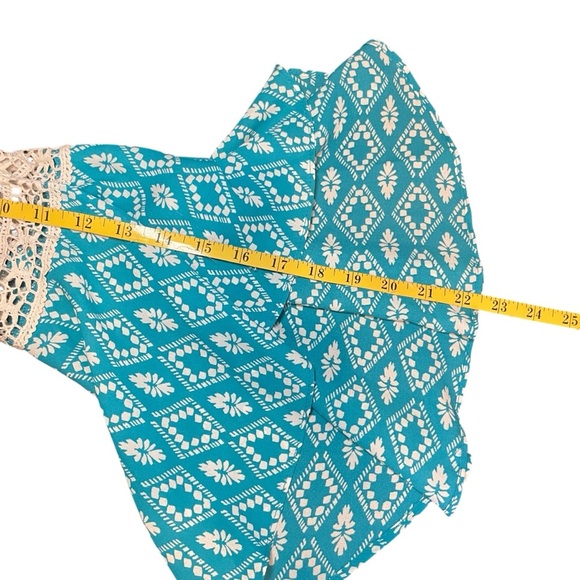 Free 2 Luv Womens Plus Turquoise Boho Blouse 2X Bell Sleeves Crochet Accents EUC - Picture 10 of 11